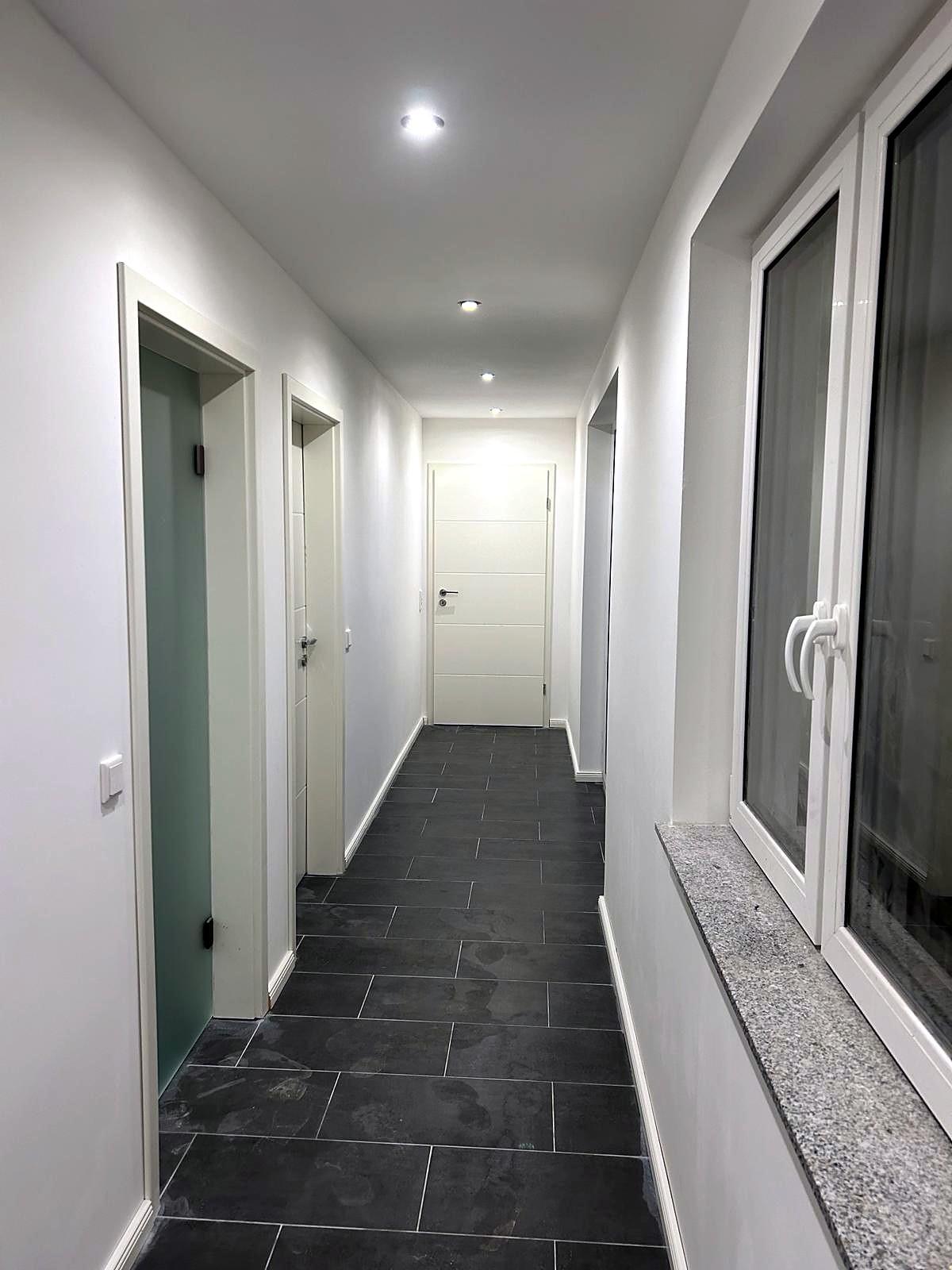 Interiores después de la remodelación – Edificio plurifamiliar – remodelación integral (Proyecto de referencia en Alemania)
