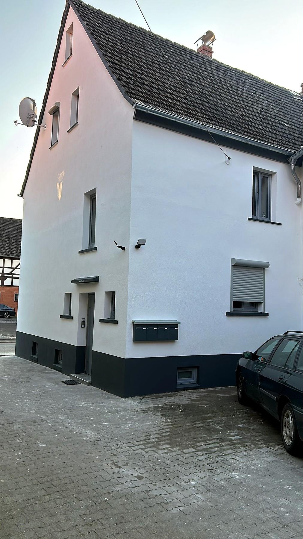 Exterior y fachada después de la remodelación – Edificio plurifamiliar – remodelación integral (Proyecto de referencia en Alemania)