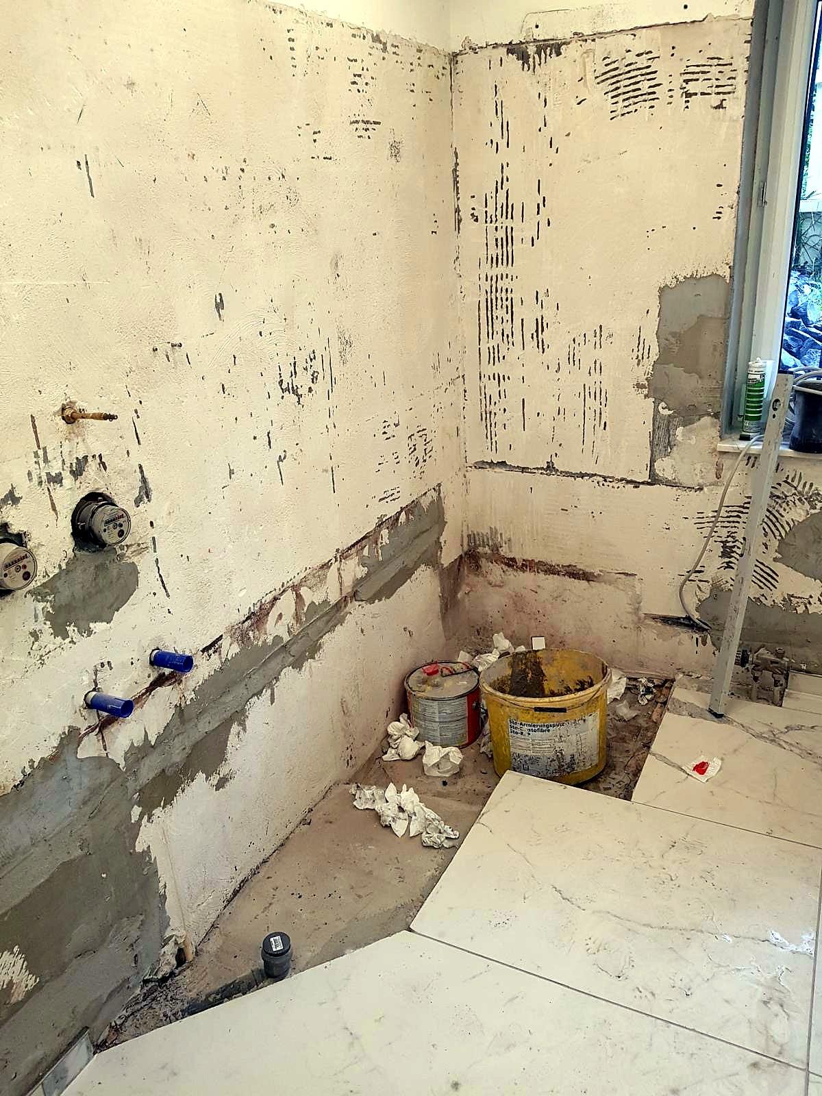 Baño durante la obra – Vivienda unifamiliar – pasillo, salas y baños (Proyecto de referencia en Alemania)
