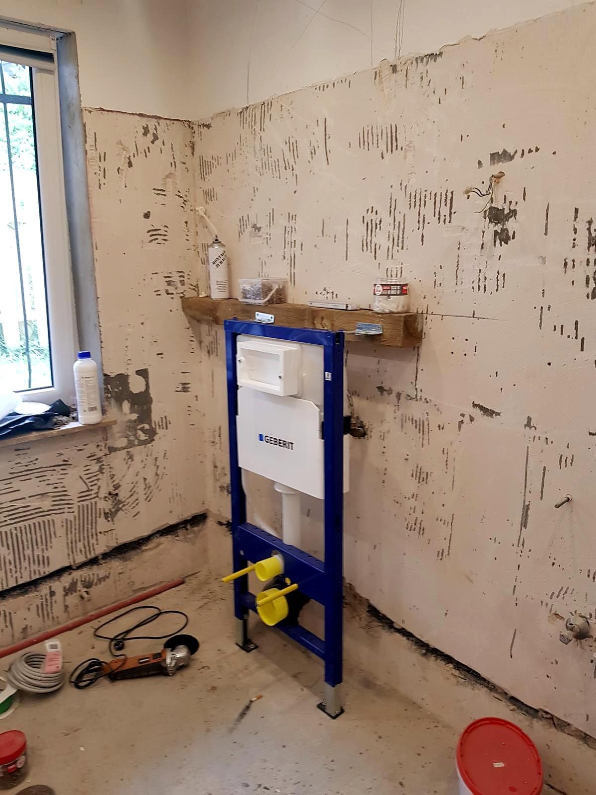 Baño durante la obra – Vivienda unifamiliar – pasillo, salas y baños (Proyecto de referencia en Alemania)