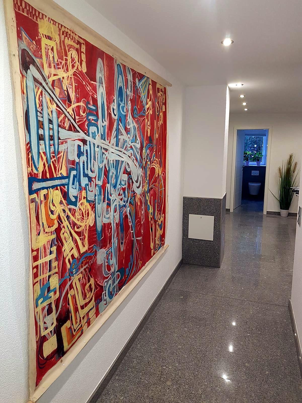 Interiores después de la remodelación – Vivienda unifamiliar – pasillo, salas y baños (Proyecto de referencia en Alemania)