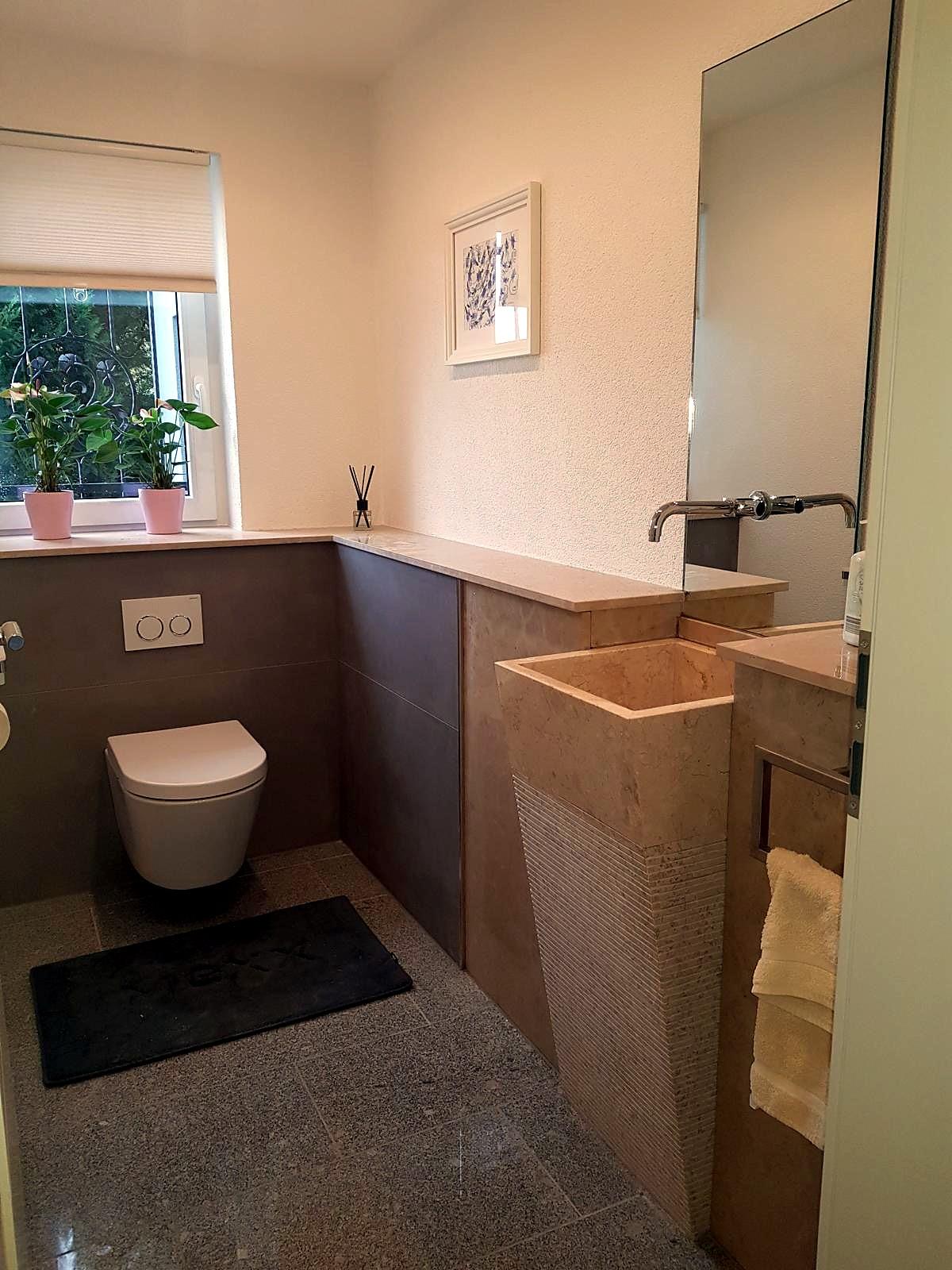 Baño después de la remodelación – Vivienda unifamiliar – pasillo, salas y baños (Proyecto de referencia en Alemania)