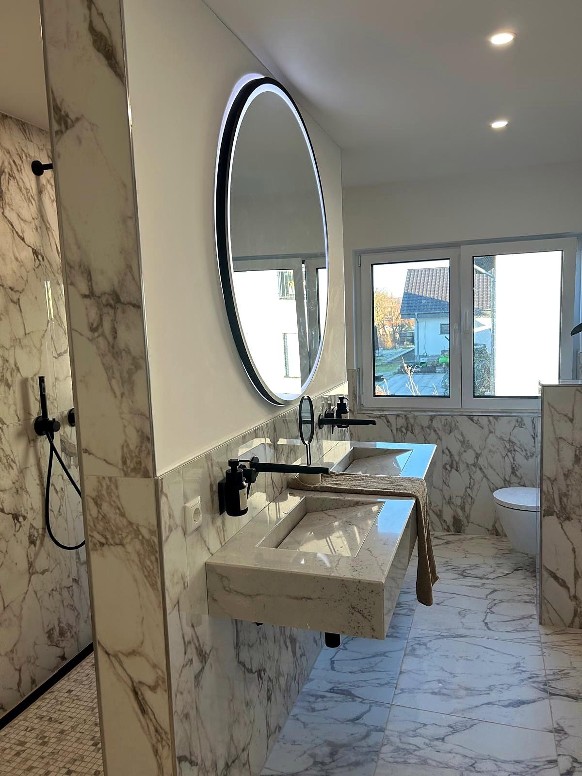Bad nach der Sanierung – Bad in Marmoroptik (Referenzprojekt in Deutschland)